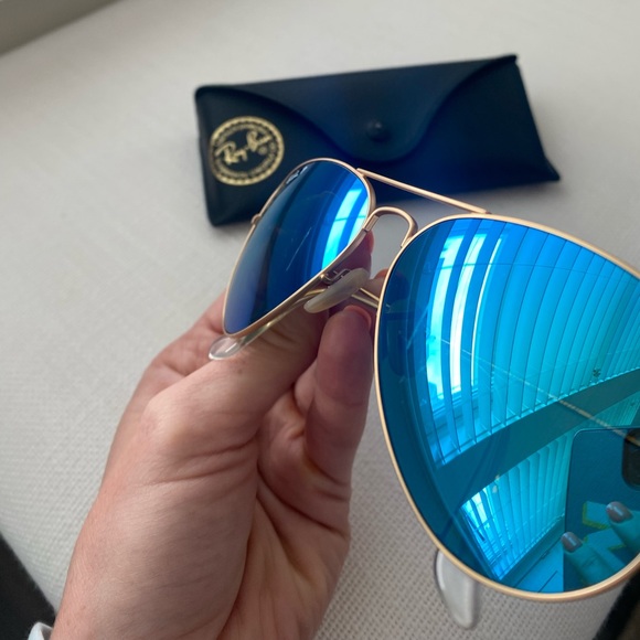 Ray Ban Polarized Flash Aviator - Blue Mirror & Gold Frame - Picture 6 of 9